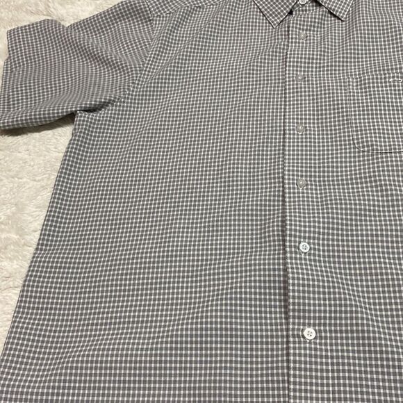 Haggar Short Sleeve Checkered Buttonup Collared Shirt - Picture 2 of 7